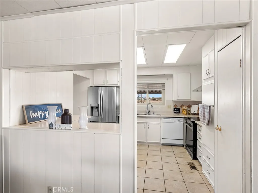 Victorville, California 92395, United States, 3 Bedrooms Bedrooms, ,2 BathroomsBathrooms,Residential,Active,239447