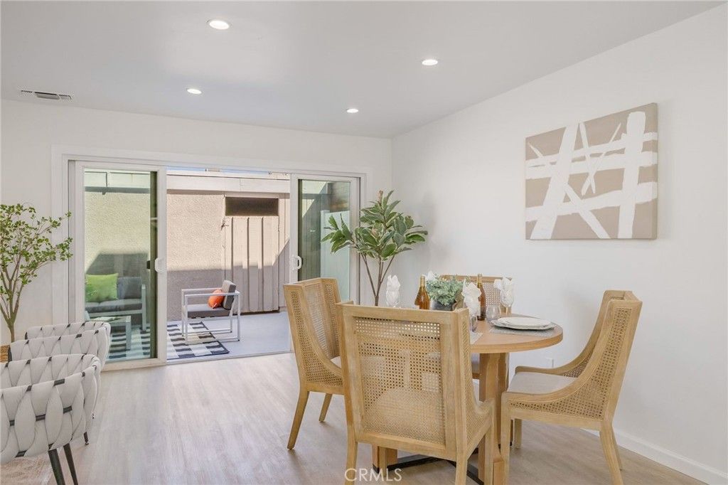 Photo of 18110 Killion Street #2, Tarzana, CA 91356 (MLS # SR26065028)