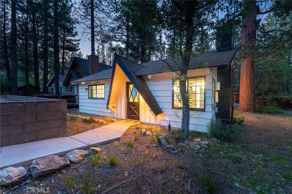 Cozy Mountain Cabin: Your Turnkey Retreat Awaits!
Escape to your perfect mountain getaway in this charming, recently remodeled cabin, ideally situated less than a mile from Snow Summit! Every detail has been meticulously updated, offering a truly turnkey experience for relaxation and adventure.
Step inside and be greeted by vaulted ceilings that enhance the spacious feel of this 660 sq ft gem. The all-new flooring creates a seamless flow throughout the inviting living space. The brand-new kitchen is a delight, boasting new appliances that are ready for your culinary creations.
This cozy cabin features two comfortable bedrooms and a pristine, updated bathroom. Enjoy peace of mind with a newer heater and water heater, ensuring comfort in all seasons.
The exterior is just as impressive as the interior, with fresh paint that enhances its curb appeal. An outdoor deck provides the perfect spot for morning coffee or evening stargazing, surrounded by the tranquility of nature. The convenience of a newly paved driveway and walkway adds to the ease of mountain living.
Nestled on a double-sized 5,000 sq ft lot, you'll have ample space for outdoor enjoyment. With its prime location and extensive upgrades, this cabin is an exceptional opportunity to own your slice of mountain paradise. Don't miss out!