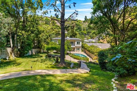Photo of 1701 Roscomare Road, Los Angeles, CA 90077 (MLS # 25548693)
