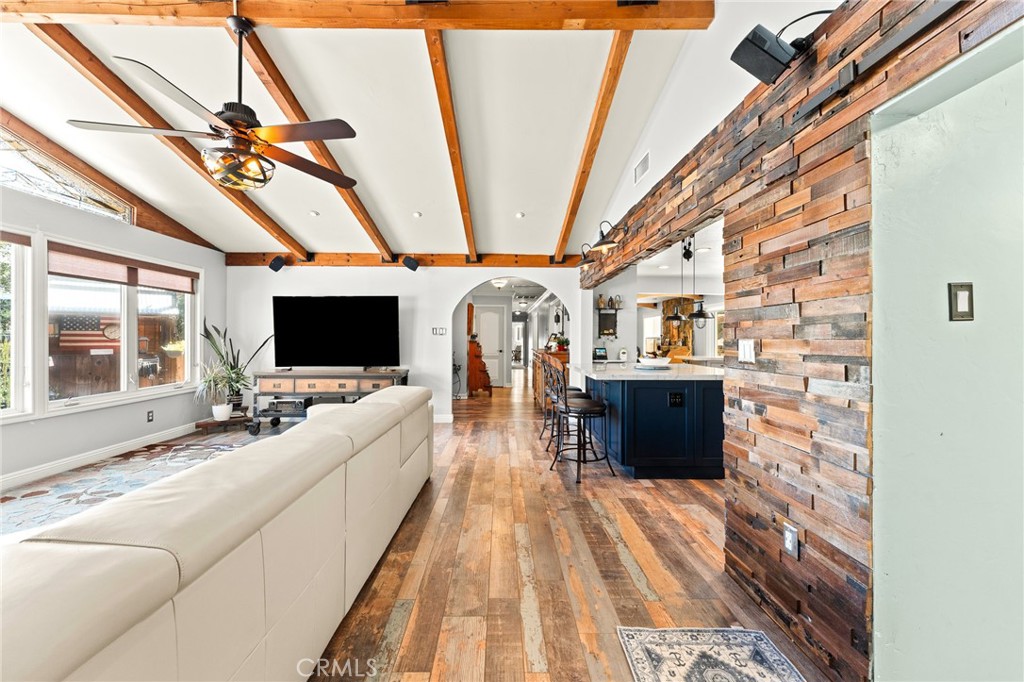 1675 Mountain View