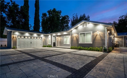 Photo of 23002 Calvert St., Woodland Hills, CA 91367 (MLS # SR26224518)