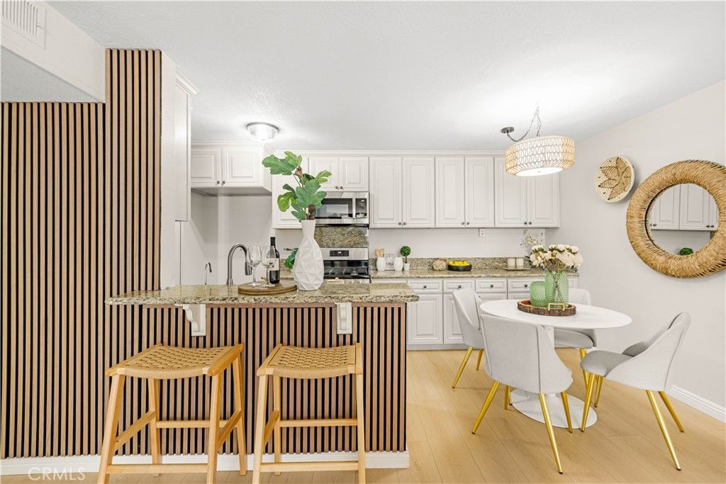 Photo of 421 S La Fayette Park Place #624, Los Angeles, CA 90057 (MLS # TR25249309)