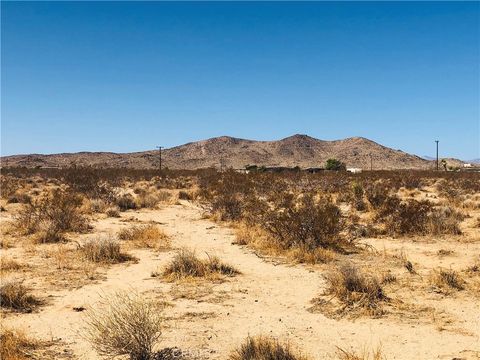 2 Napa Way Landers CA 92285