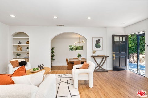 Photo of 3917 Beethoven Street, Los Angeles, CA 90066 (MLS # 26102805)