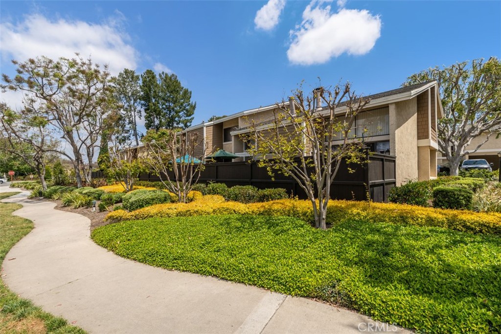 26 Lakepines