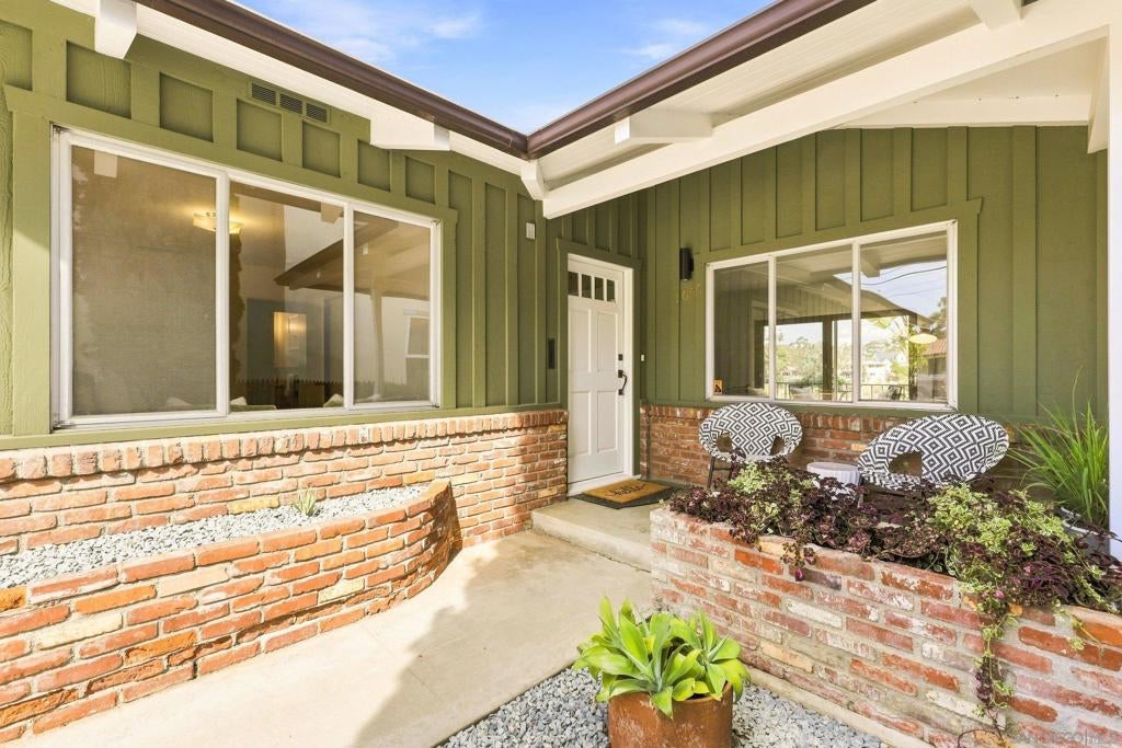 1056 Meade Ave