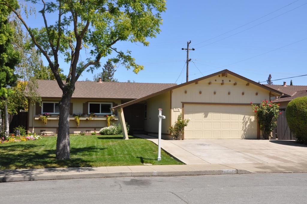TRUSTEE ESTATE SALE - TRUSTEE HAS PRICED FOR IMMEDIATE SALE - PROPERTY SHOWS IN ORIGINAL CONDITION WITH DEFERRED MAINTENANCE - HOWEVER LOCATED IN PREMIUM AREA OF MOUNTAIN VIEW, ON A WELL MAINTAINED STREET.
