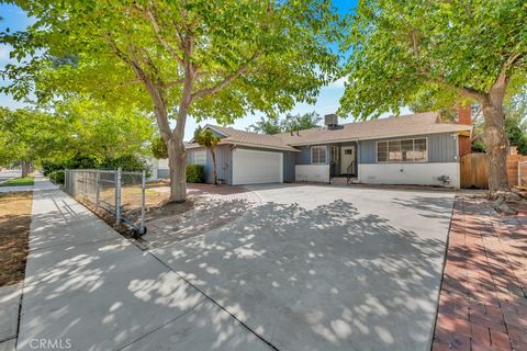 Photo of 910 W Avenue J8, Lancaster, CA 93534 (MLS # SR25248476) Photo of 910 W Avenue J8, Lancaster, CA 93534 (MLS # SR25248476)
