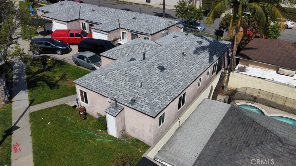 4439 E 52nd