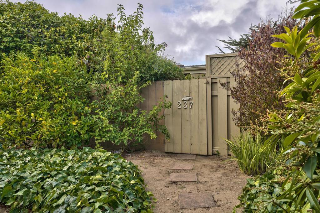 This clean and bright unit is just waiting for it's new owner! Conveniently located within the development, close to parking and just a short drive to Carmel and shopping. Pretty and peaceful backyard with access gate. Complex offer many amenities including but not limited to pool, gym, exercise facility, organized activities, club house, community utility room, additional storage, car wash area