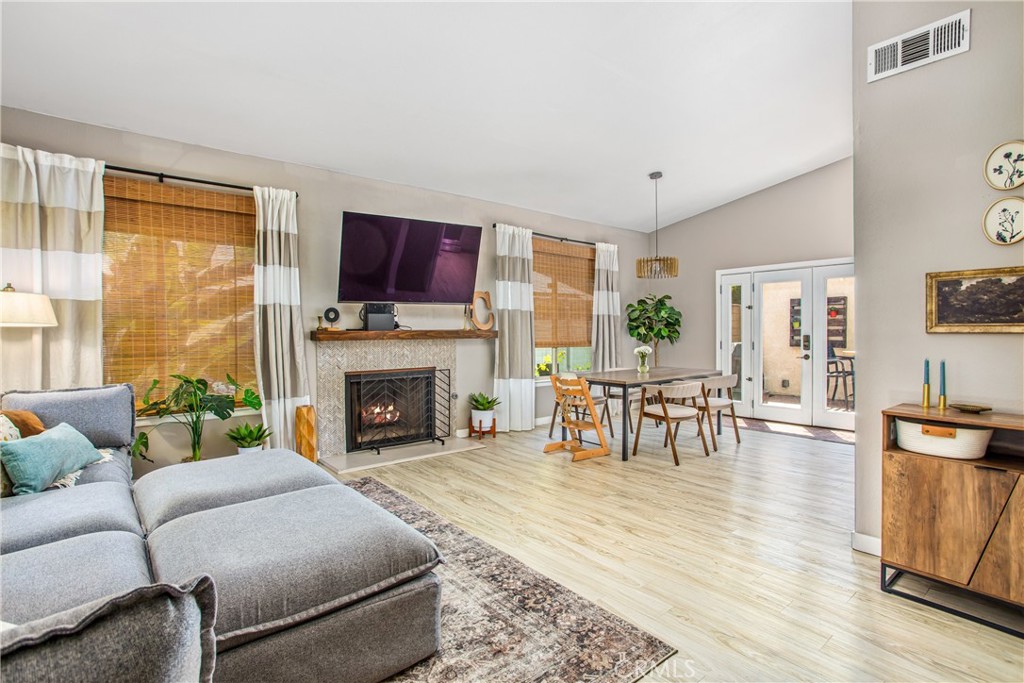 977 Ardmore Circle