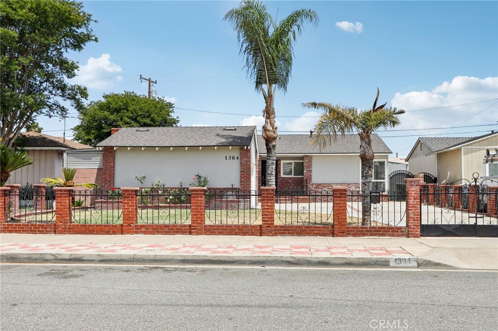 1304 N Devonshire Road