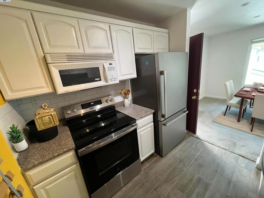 2712 Oak Rd 57