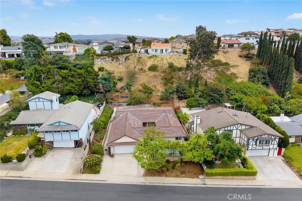 894 Crest Vista Drive