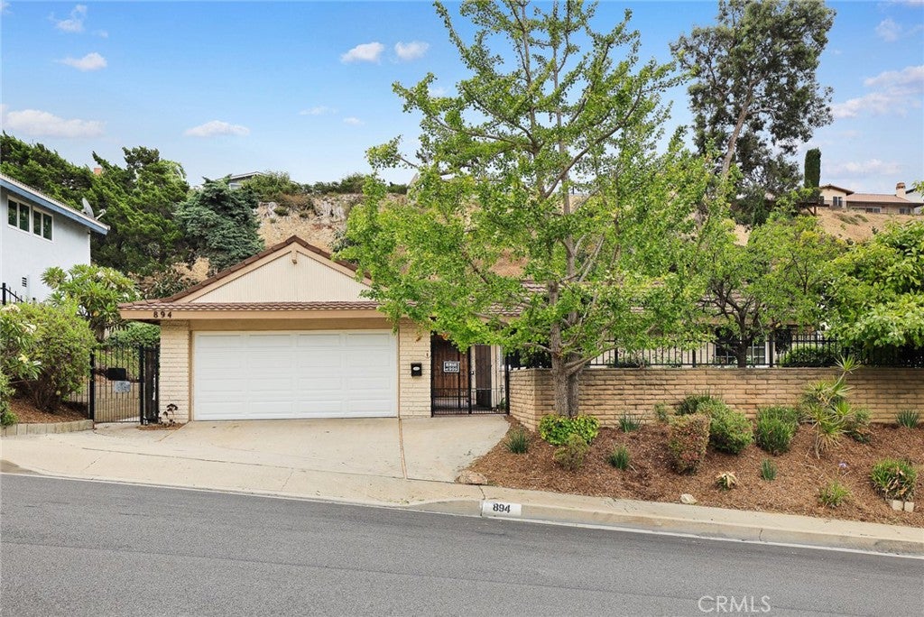 894 Crest Vista Drive