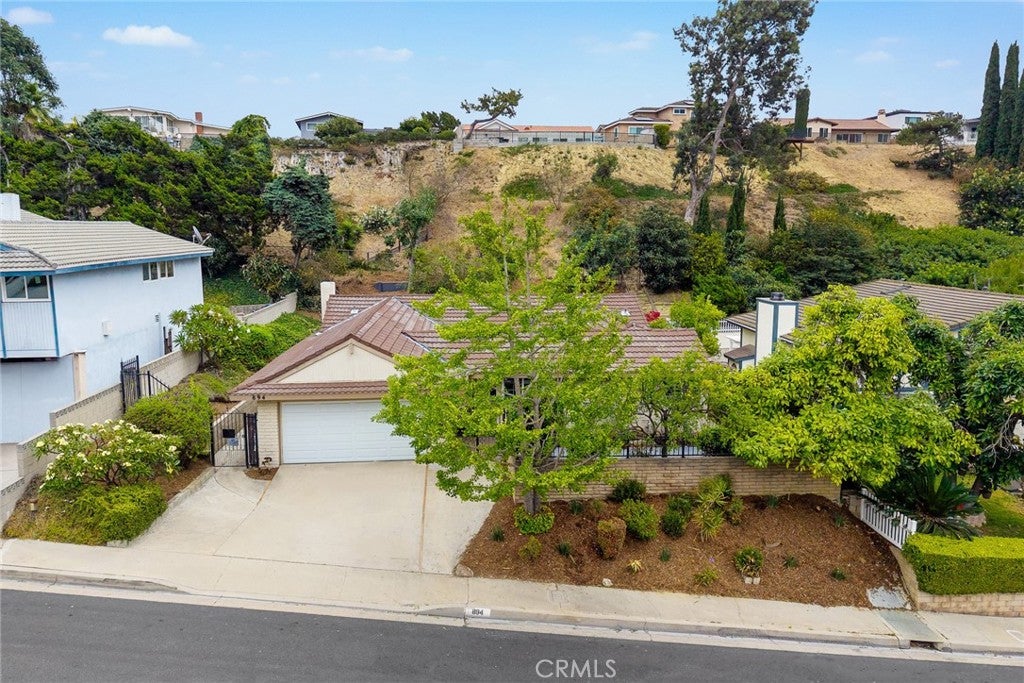 894 Crest Vista Drive