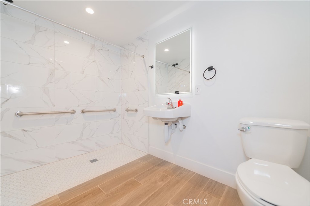 5652 La Mirada Avenue