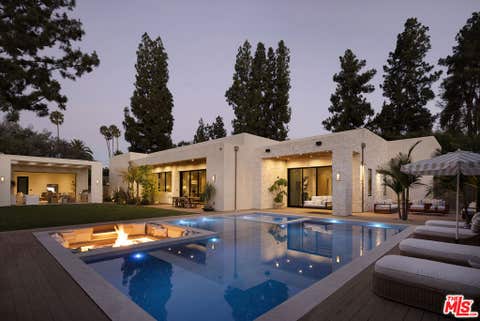 Photo of 5105 Oakdale Avenue, Los Angeles, CA 91364 (MLS # 26868537)