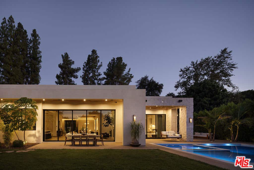 Photo of 5105 Oakdale Avenue, Los Angeles, CA 91364 (MLS # 26868537)