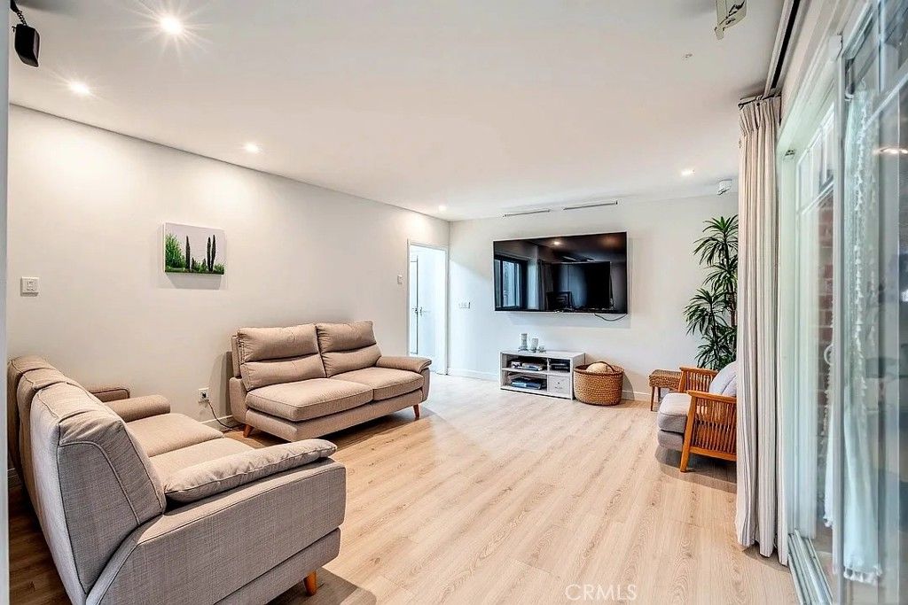 Photo of 15354 Leadwell Street, Van Nuys, CA 91406 (MLS # SR25152973)