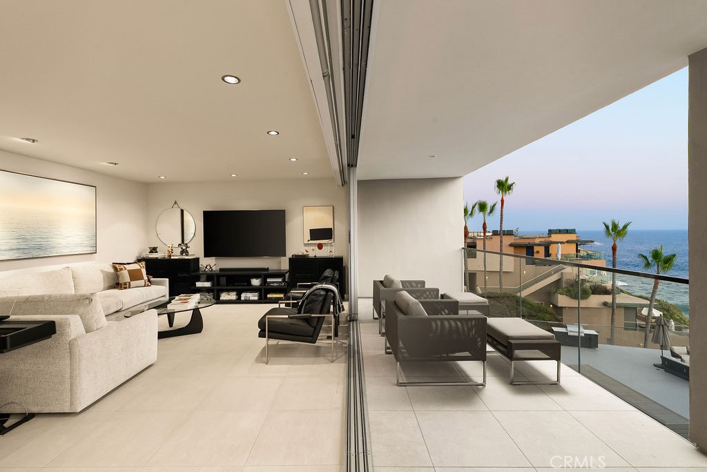 1585 S Coast Highway 66