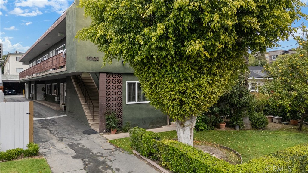 1001 E Acacia Avenue