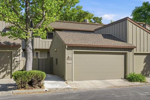 Photo of 104 Cherry Hill Court, Los Gatos, CA 95032 (MLS # ML82042346)