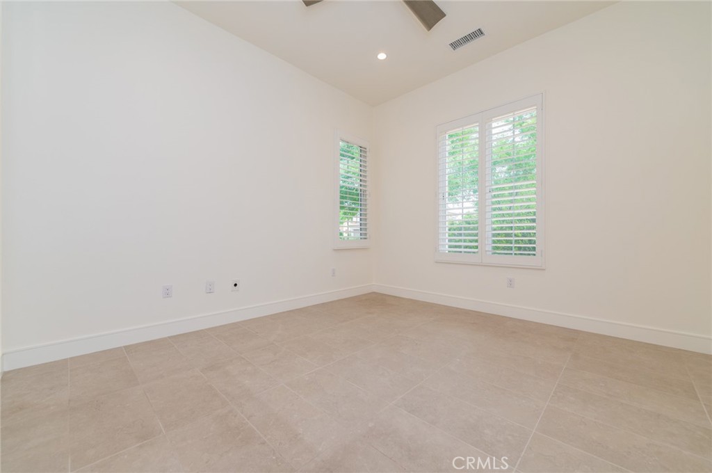 120 Lomita