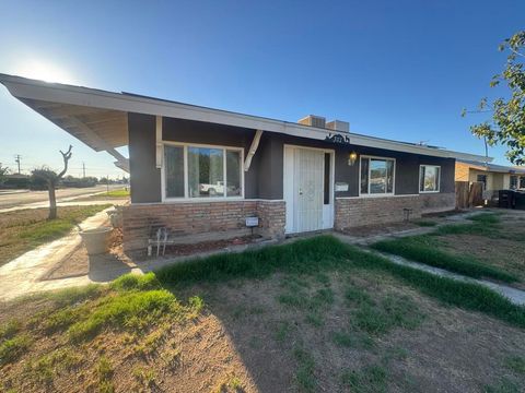 Photo of 301 N Sola Avenue, Blythe, CA 92225 (MLS # 219146060DA)
