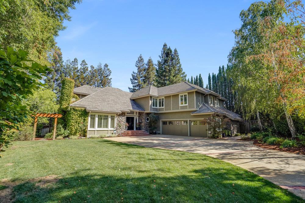 Beautiful, recently remodeled home in highly coveted neighborhood within walking distance to Daves Avenue School. Open floor plan with seamless indoor/outdoor flow. Cantina doors lead to the expansive backyard with pool, hot tub and outdoor kitchen w/built in BBQ and smoker, perfect for entertaining. Exquisite kitchen with oversized island, Dacor 6 burner range and Sub Zero appliances. Private primary suite with sitting area, fireplace and stunning remodeled bathroom, complete with steam shower. New walnut hardwood floors, new recessed lighting and fixtures, landscape lighting, solar panels, smart home features, temperature controlled wine storage and so much more. Don't miss this rare opportunity for an impeccable, 6 bedroom home on a large lot in a prime location!