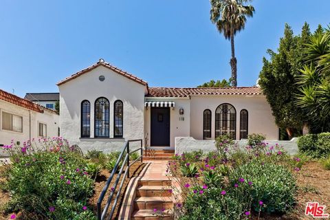 Photo of 119 N Almont Drive, Los Angeles, CA 90048 (MLS # 26663135)