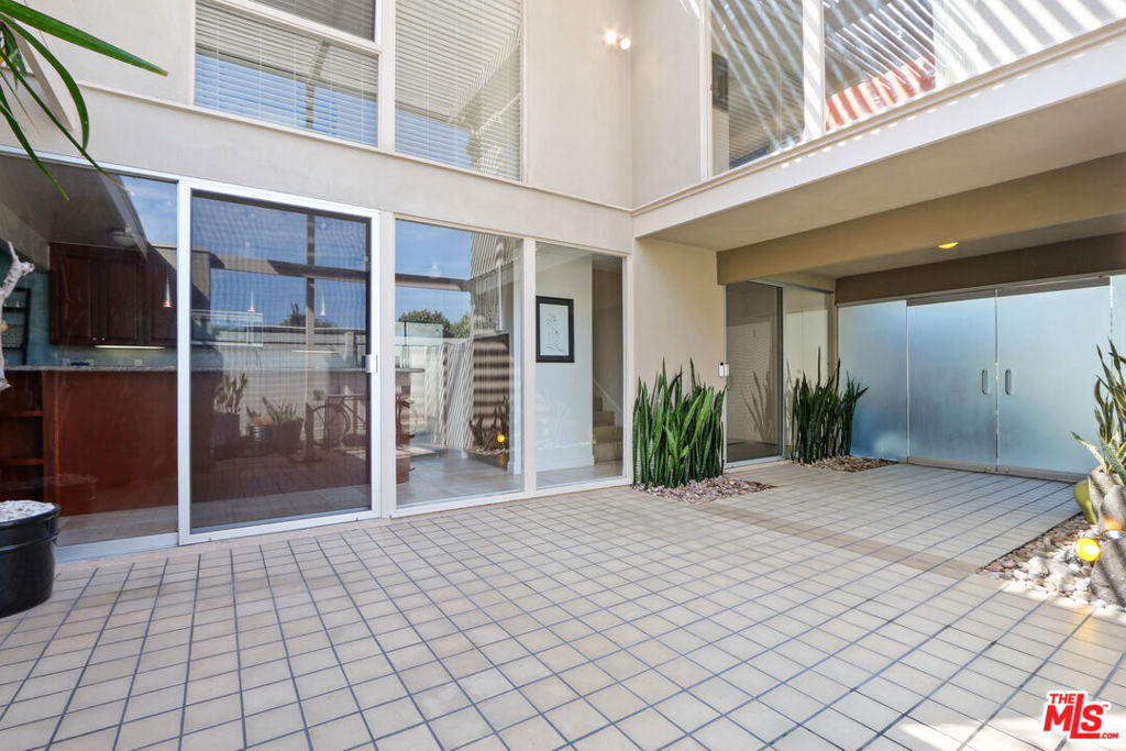 4082 Del Mar Avenue