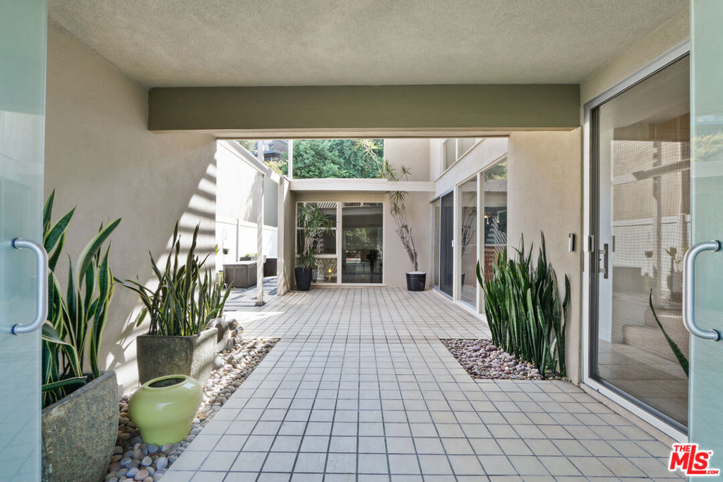 4082 Del Mar Avenue