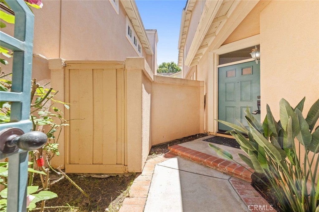32 Santa Cruz Aisle, Irvine CA 92606