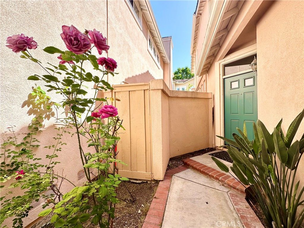 Photo of 32 Santa Cruz Aisle, Irvine, CA 92606 (MLS # OC26095817)