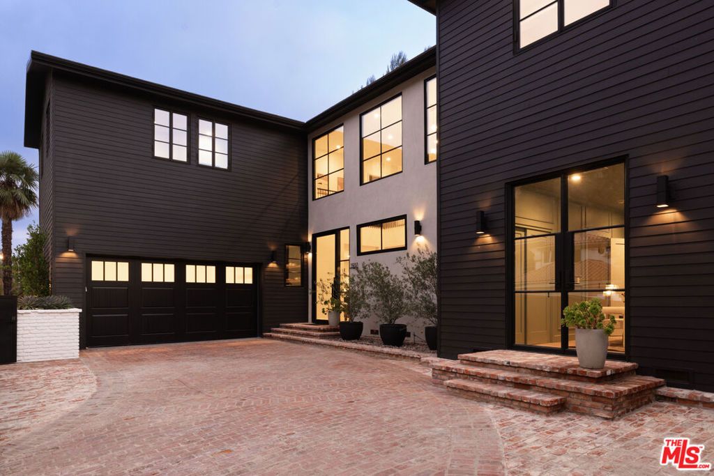 Photo of 1937 N Beverly Drive, Beverly Hills, CA 90210 (MLS # 26656967)