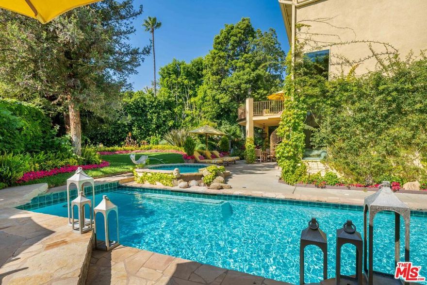 Toluca Lake  |  Fully Furnished  | 5 Star Luxury Living  | A magical residence perfectly sited at the end of a peaceful cul-de-sac. Radiating glamour, elegance and a comfy cozy vibe. This outstanding offering is for the most decerning and appreciative residents. Come let il Regalo in Toluca Lake transport you to an extraordinary and enchanting lifestyle.