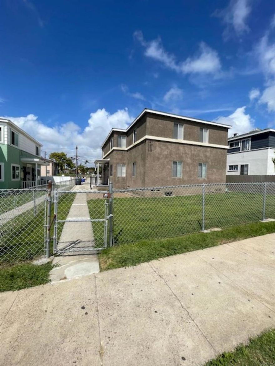 This 2 bedroom 1 bath in great location closed to FWY 5. It will be available by October 15, 20025.