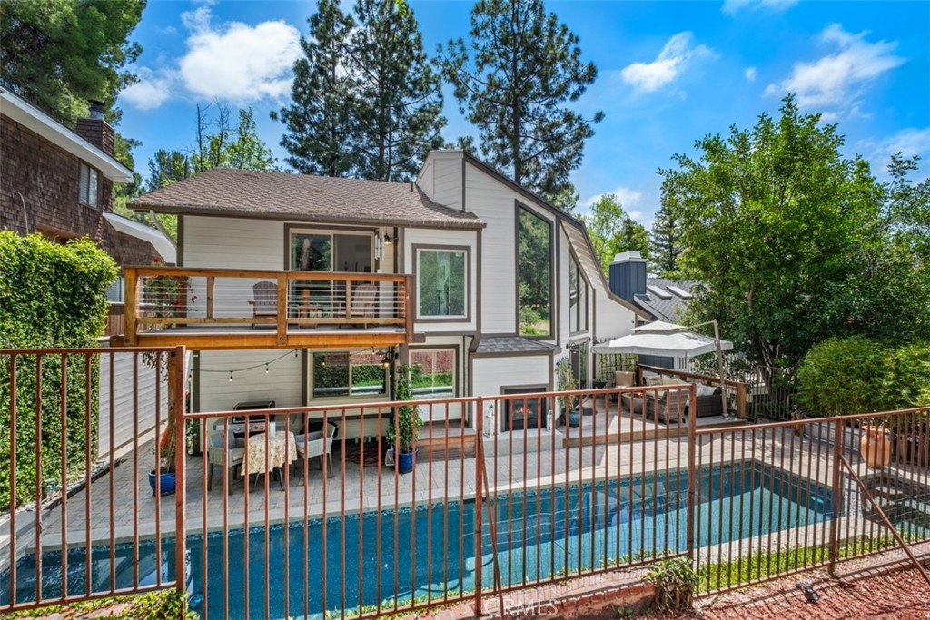 Village (TV) - Residential