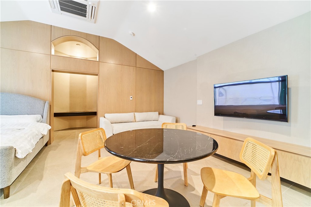 1119 Crestview Drive B