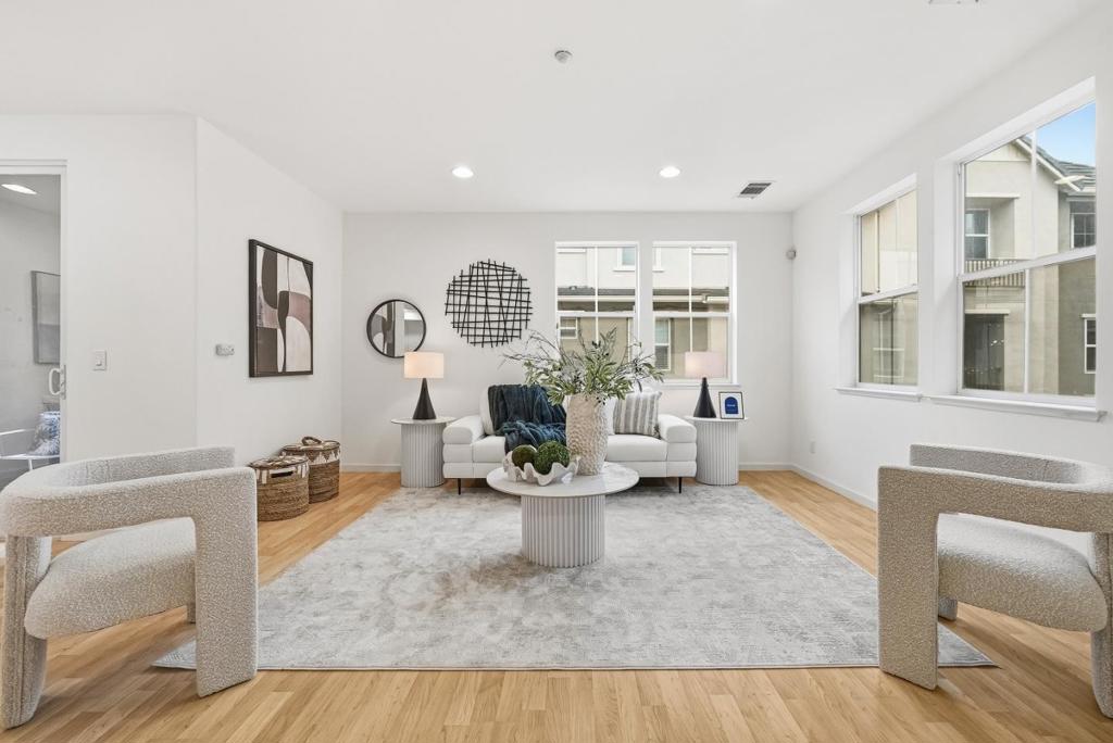 1099 Westbury Drive