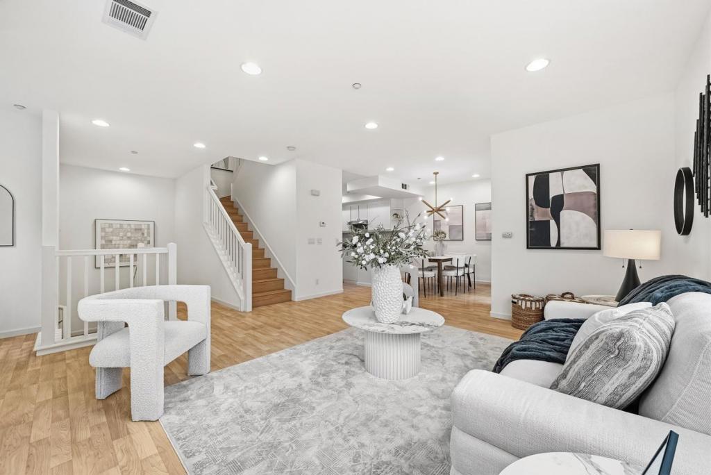 1099 Westbury Drive