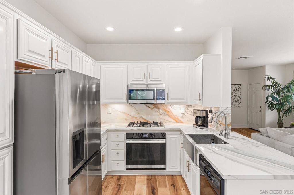 5572 Renaissance Ave. 3