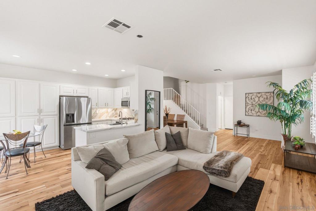 5572 Renaissance Ave. 3