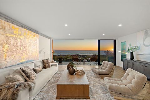 Photo of 37 Blue Lagoon, Laguna Beach, CA 92651 (MLS # LG26062004)
