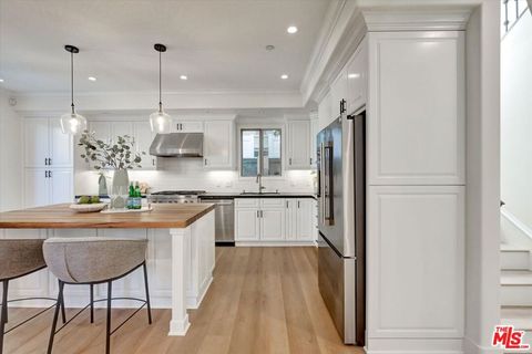 Tiny photo for 2517 Huntington Lane #B, Redondo Beach, CA 90278 (MLS # 25607911)