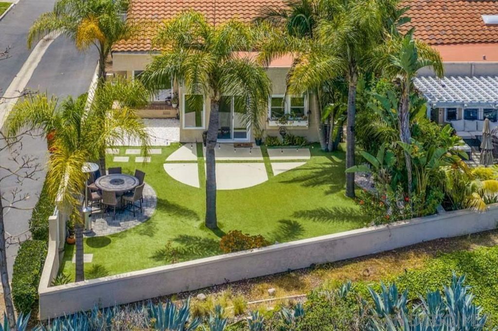 Photo of 12518 Calle Tamega #127, San Diego, CA 92128 (MLS # 260009144SD)