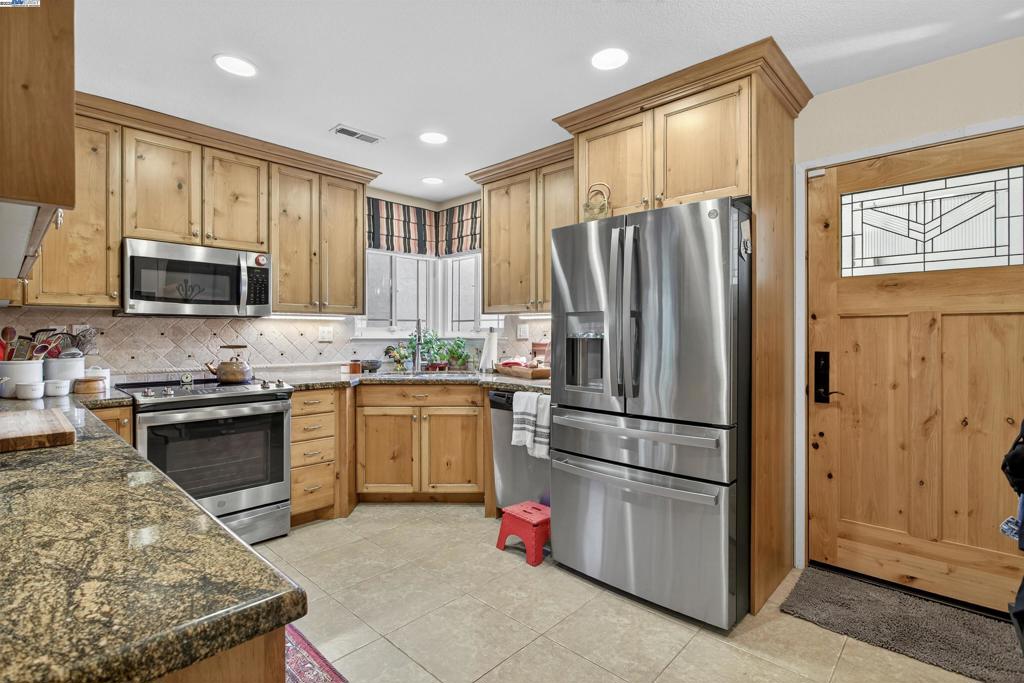 PLEASANTON VLG - Residential