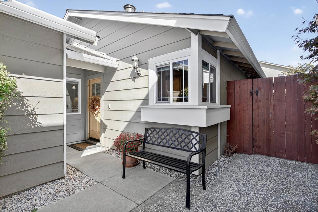 PLEASANTON VLG - Residential